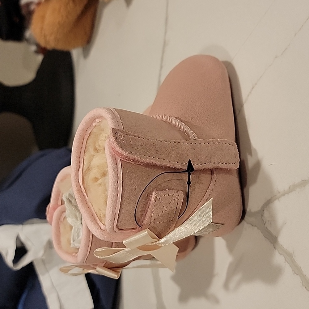 UGG BABY BAILEY BOW SIZE 1 (0-6 MONTHS)
